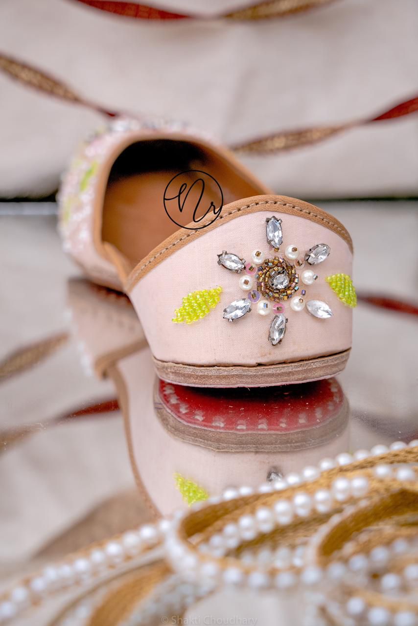 Women Square Toe Embellished Ethnic Mojaris